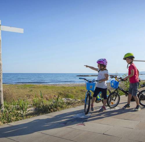 Cambrils is a destination for the whole family, recognized with the Family Tourism certificate and also with the Sports Tourism seal, specializing in sailing, football, athletics, and cycling.