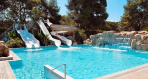 Els millors càmpings de Barcelona amb tobogans i piscines infantils
