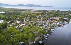 Càmping Nàutic Almata, un entorn únic i diversió per a tothom.